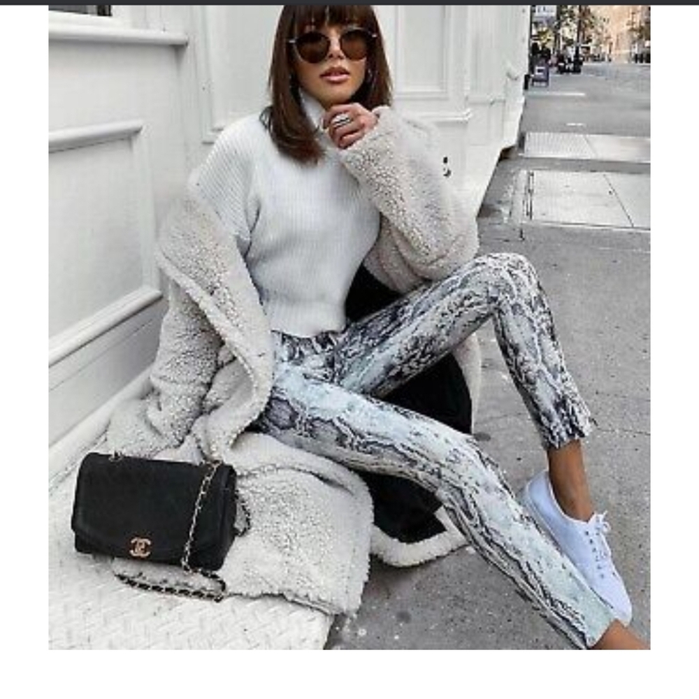 Zara Woman Premium Cropped Snake Print Jeans Size 4